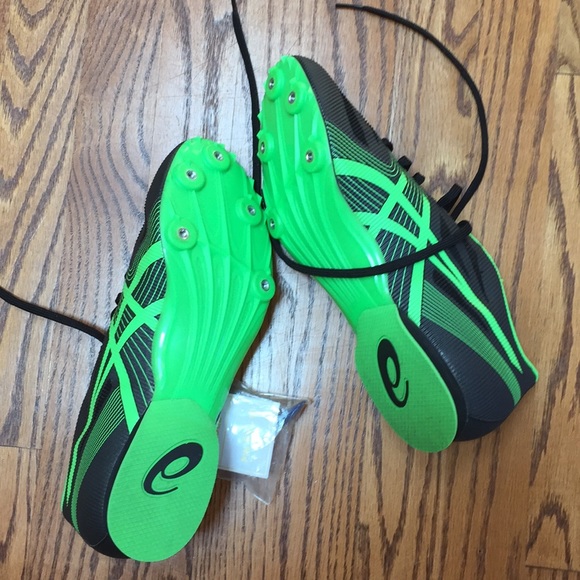 Football spikes - Picture 2 of 5